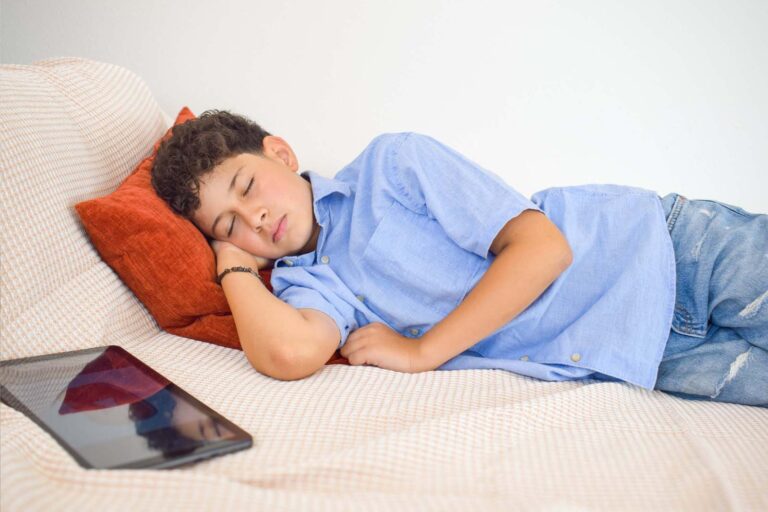 MENSCHEN_Kind_Schlafen